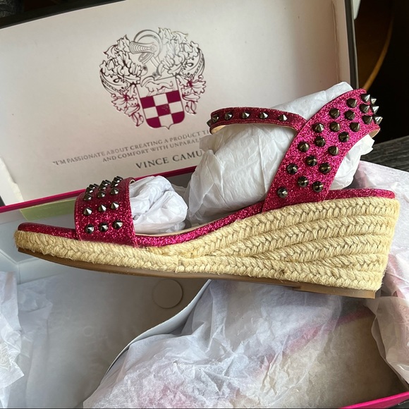 Vince Camuto Adalina Metal Rivets Glitter Wedges Size 3M - Picture 1 of 9